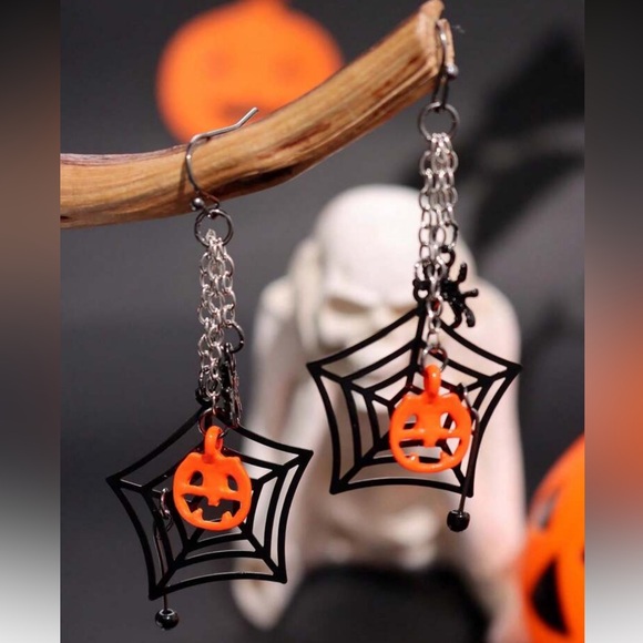 3 PAIRS LEFT! 🎃 Retro Orange Pumpkin Gothic Spider On Web Dangle Earrings - Picture 1 of 9